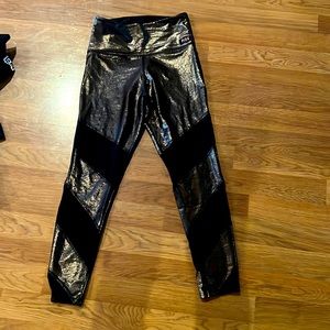 PINK metallic Capri leggings